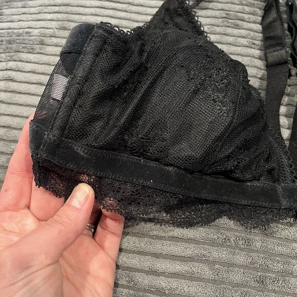 Victoria’s Secret Bralette black large velvet trim lace front Closure EUC - Picture 3 of 7